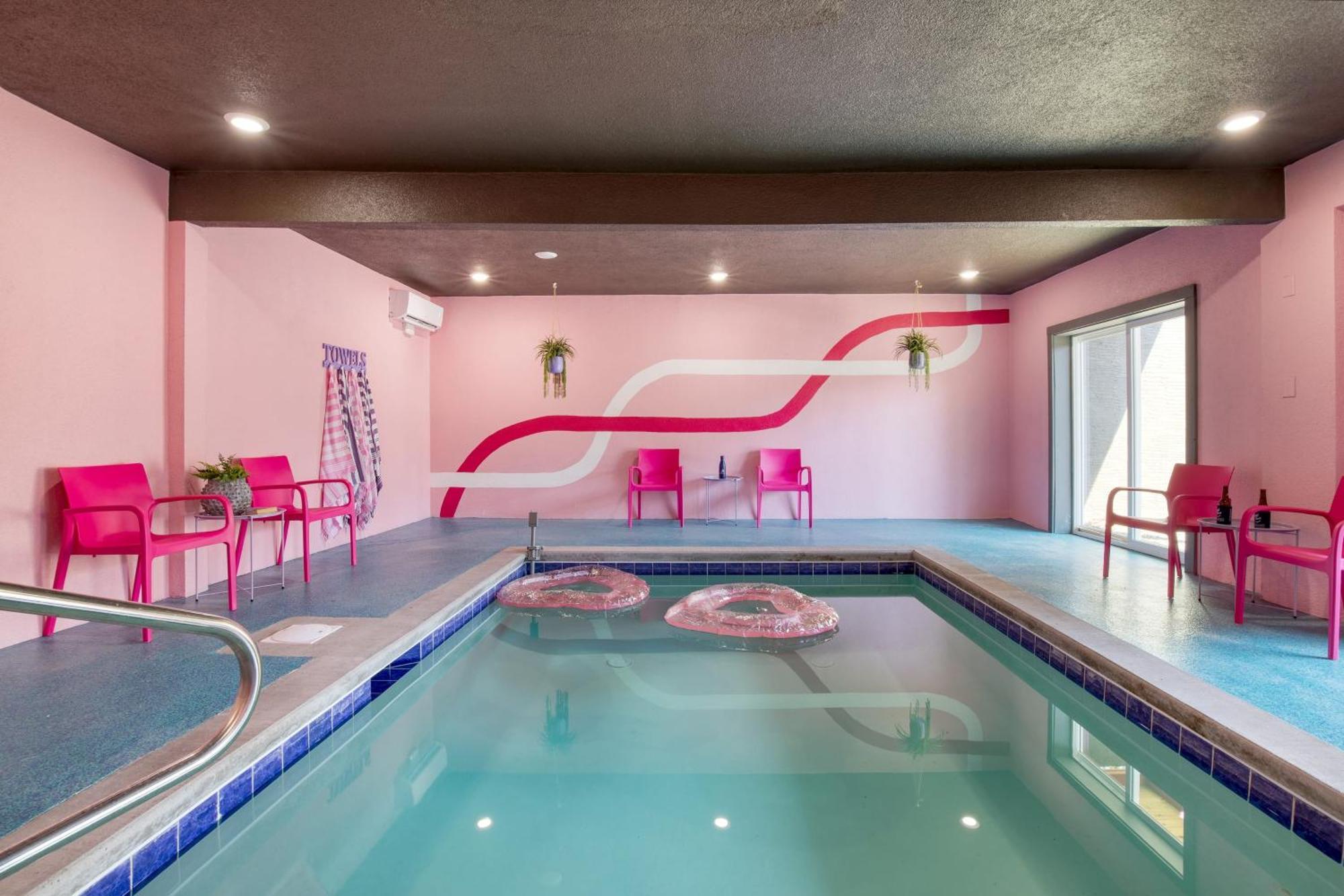 Pink Pines Avantstay Luxury Aesthetic Dream Home Indoor Pool Hot Tub Пиджен-Фордж Экстерьер фото
