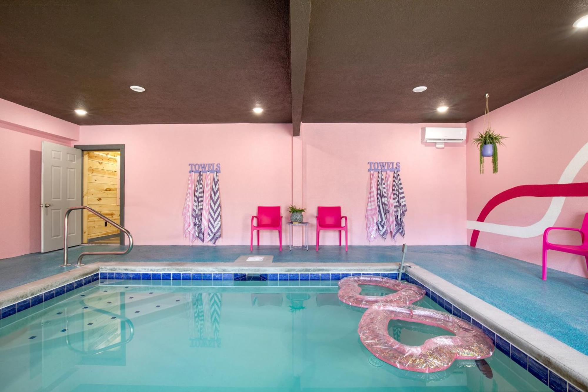 Pink Pines Avantstay Luxury Aesthetic Dream Home Indoor Pool Hot Tub Пиджен-Фордж Экстерьер фото
