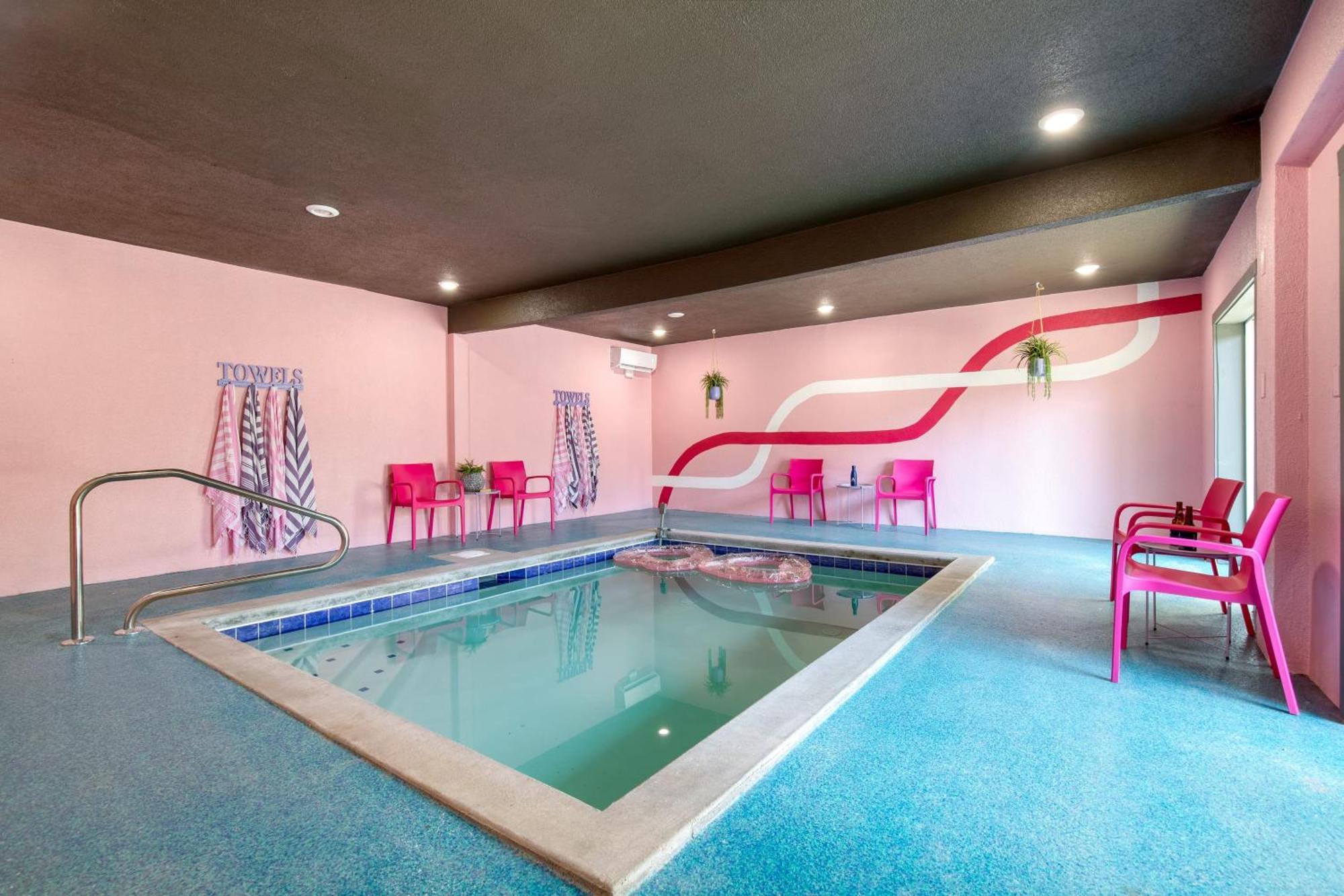 Pink Pines Avantstay Luxury Aesthetic Dream Home Indoor Pool Hot Tub Пиджен-Фордж Экстерьер фото